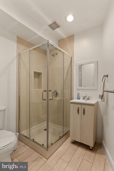 650 Newton Place NW unit 1, Washington, DC 20010 - photo 3