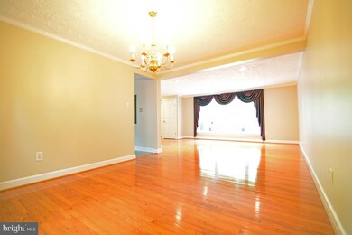 6309 Skinner Dr, Burke, VA 22015 - photo 4