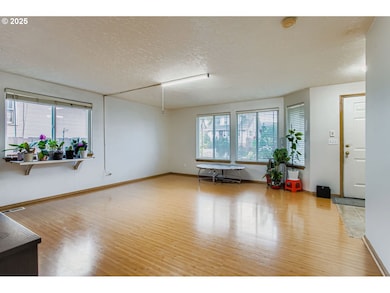 9827 N Ivanhoe St, Portland, OR 97203 - photo 6