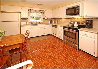 170 Walton Dr, Morrisville, PA 19067 - photo 4