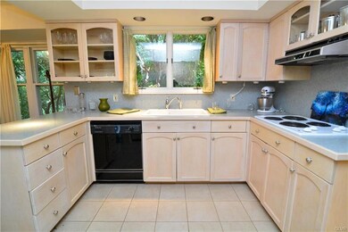 5235 Elgin Dr, Emmaus, PA 18049 - photo 7