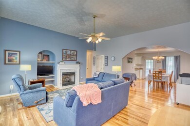 This view is from the front door. Door to the left leads to the guest bedrooms.