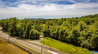 816 Wesley Ln unit A, Charlottesville, VA 22911 - photo 3