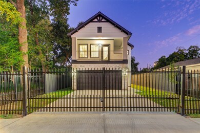 1037 North Ln, Houston, TX 77088 - photo 3