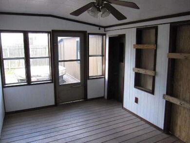 104 Pecos Cir, Carpentersville, IL 60110 - photo 2