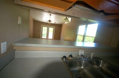 KITCHEN COUNTER