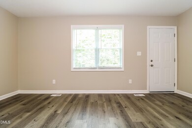 629 Bullhart Dr, Zebulon, NC 27597 - photo 5