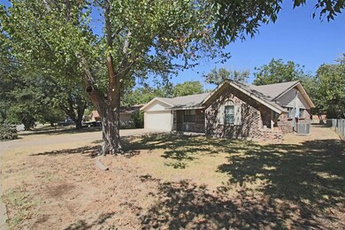 1412 Roberts Ave, Cleburne, TX 76033 - photo 3