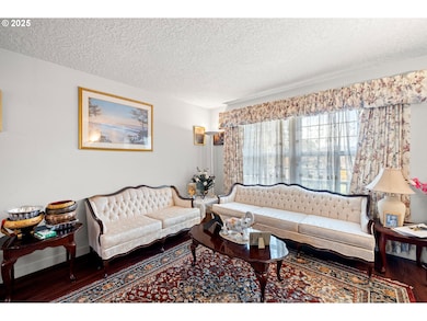 4235 SE Anderegg Loop, Portland, OR 97236 - photo 5