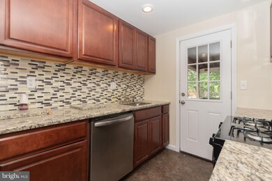 1002 Middleborough Rd, Essex, MD 21221 - photo 4