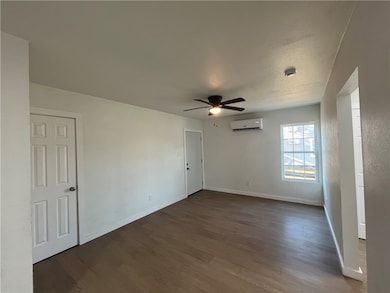 1507 10th St unit 2, Corpus Christi, TX 78404 - photo 4