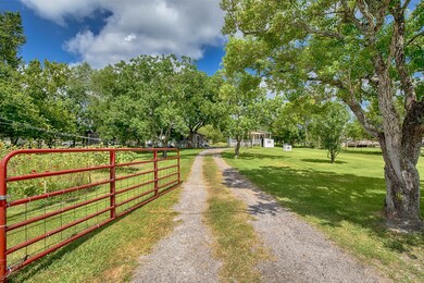5034 Farmer Rd, Alvin, TX 77511 - photo 3