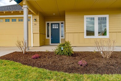711 NW Rimrock Dr, Redmond, OR 97756 - photo 2