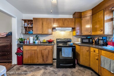 609 S Main St unit 611, Old Forge, PA 18518 - photo 5