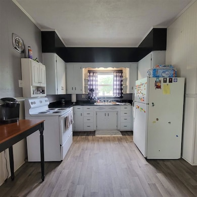 300 S Evans St unit Saratoga, Winchester, IN 47394 - photo 6