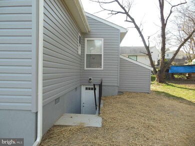 325 Elmleaf Ave, Capitol Heights, MD 20743 - photo 6