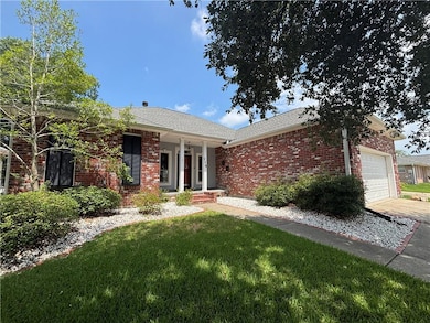 Shady Yard, 2 Car- Garage