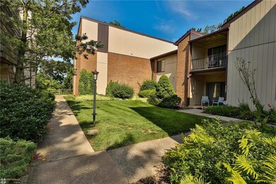 1015 Village Round unit D, Allentown, PA 18106 - photo 6