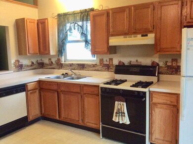 848 Deephollow Ct, Columbus, OH 43228 - photo 4