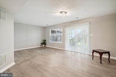 8114 Mallard Shore Dr, Laurel, MD 20724 - photo 4