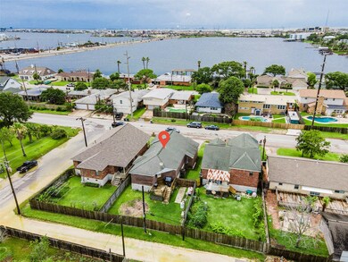 Walking distance to 61st st, Offatts Bayou, and pl