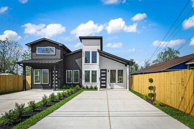 2105 Melbourne St unit A, Houston, TX 77026 - photo 2