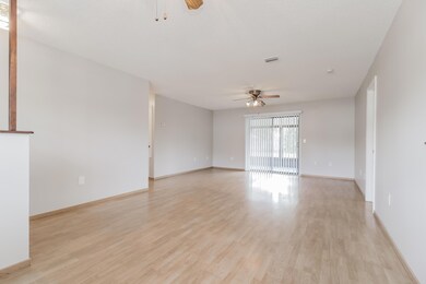 003-photo-living-room-8898384