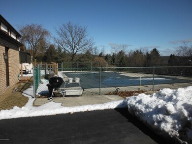 2220 St Andrews Ln, Stroudsburg, PA 18360 - photo 7