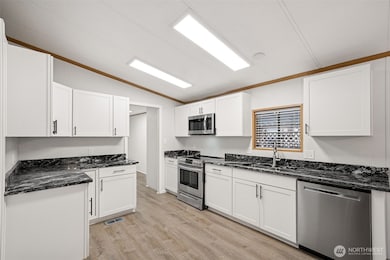 Fully Remodeled Kitchen