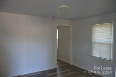 517 S Elm St, Statesville, NC 28677 - photo 3
