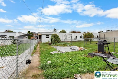 657 Walnut St, Emmaus, PA 18049 - photo 2