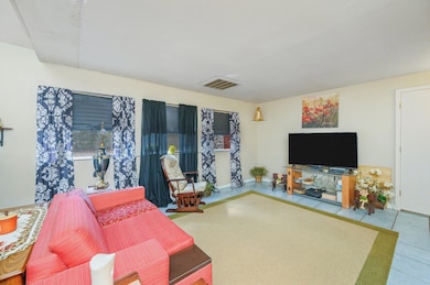 8-web-or-mls-292 Holland St-08