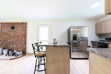 100 Fox Run Cir, Lyndonville, VT 05851 - photo 3