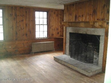 44 Atherholt Dr, Wyoming, PA 18644 - photo 2