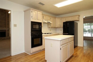 14 Cirrus Ct, Spring, TX 77380 - photo 3