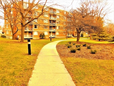 2201 S Highland Ave unit 3G, Lombard, IL 60148 - photo 4