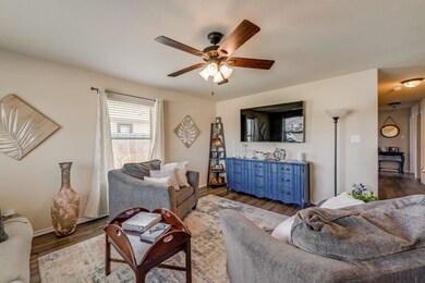 319 Candlewood Cir, Gainesville, TX 76240 - photo 4