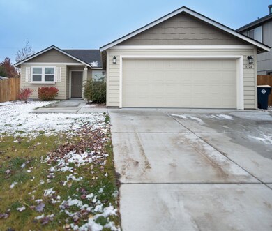 3526 SW Pumice Stone Ave, Redmond, OR 97756 - photo 2