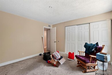 2777 Blackforest Dr unit C, Saint Louis, MO 63129 - photo 3
