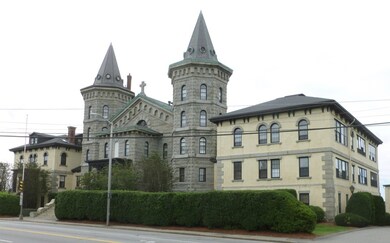 201 Thorndike St unit 1-02, Lowell, MA 01852 - photo 2