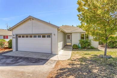 7808 Fallbrook Ln, White City, OR 97503 - photo 2