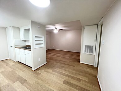 2400 5th St unit 25, Bay City, TX 77414 - photo 4