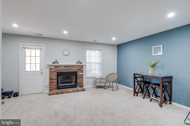 2422 Clover Field Cir, Herndon, VA 20171 - photo 6