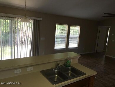 11526 Tori Ln, Jacksonville, FL 32218 - photo 3