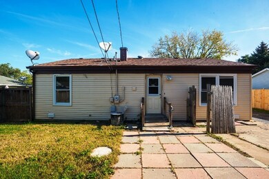 940 Berkley St, Carpentersville, IL 60110 - photo 6