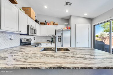 4534 E Sycamore Ct-13