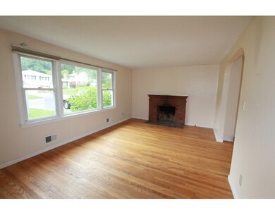 29 Laura Ln, Holyoke, MA 01040 - photo 4