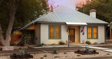 607 W San Antonio St, Fredericksburg, TX 78624 - photo 2