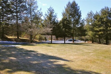 8483 Dogwood Dr, Coopersburg, PA 18036 - photo 5