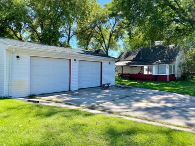 1424 11th Ave S, Grand Forks, ND 58201 - photo 2